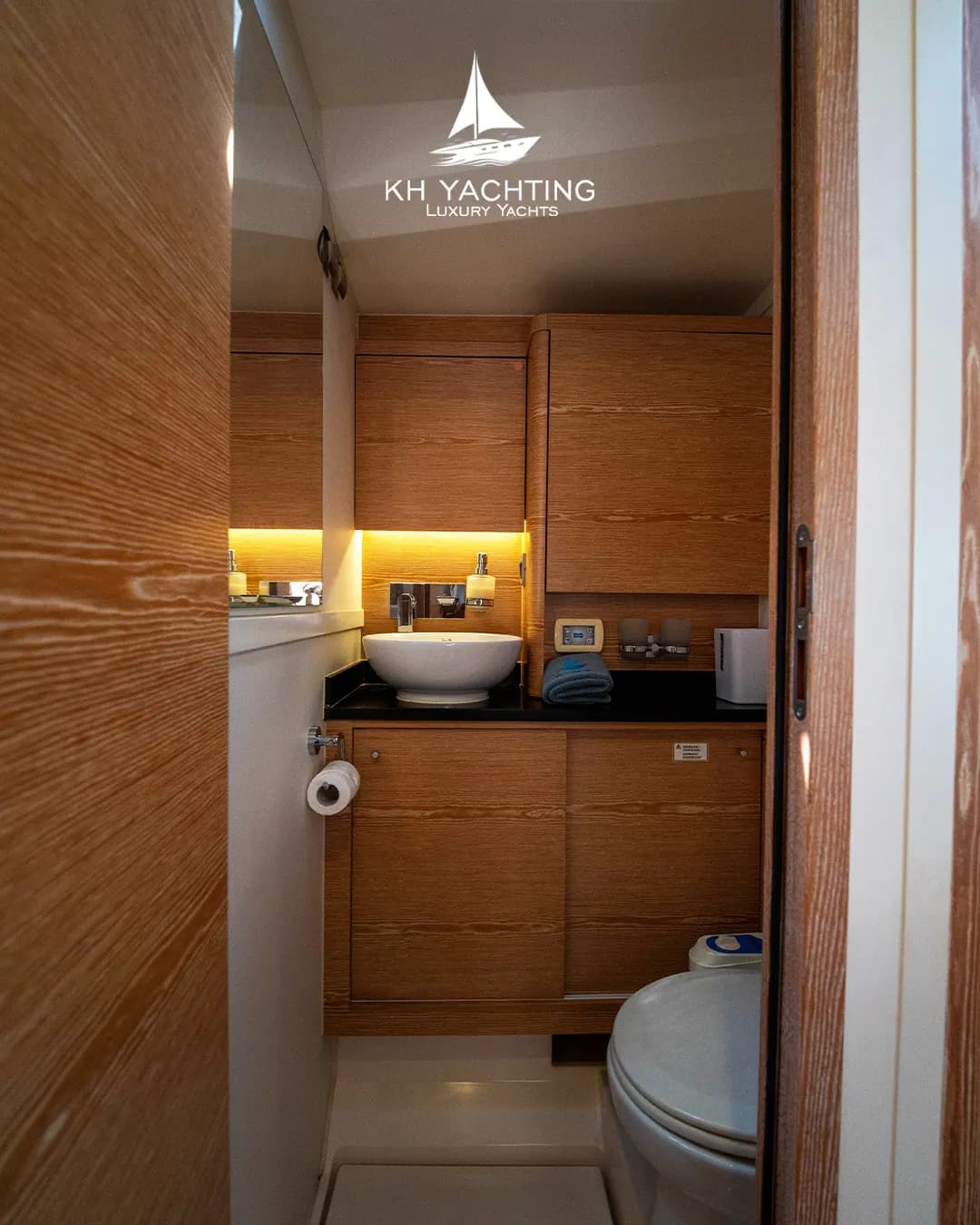 Bathroom aboard Sea Witch