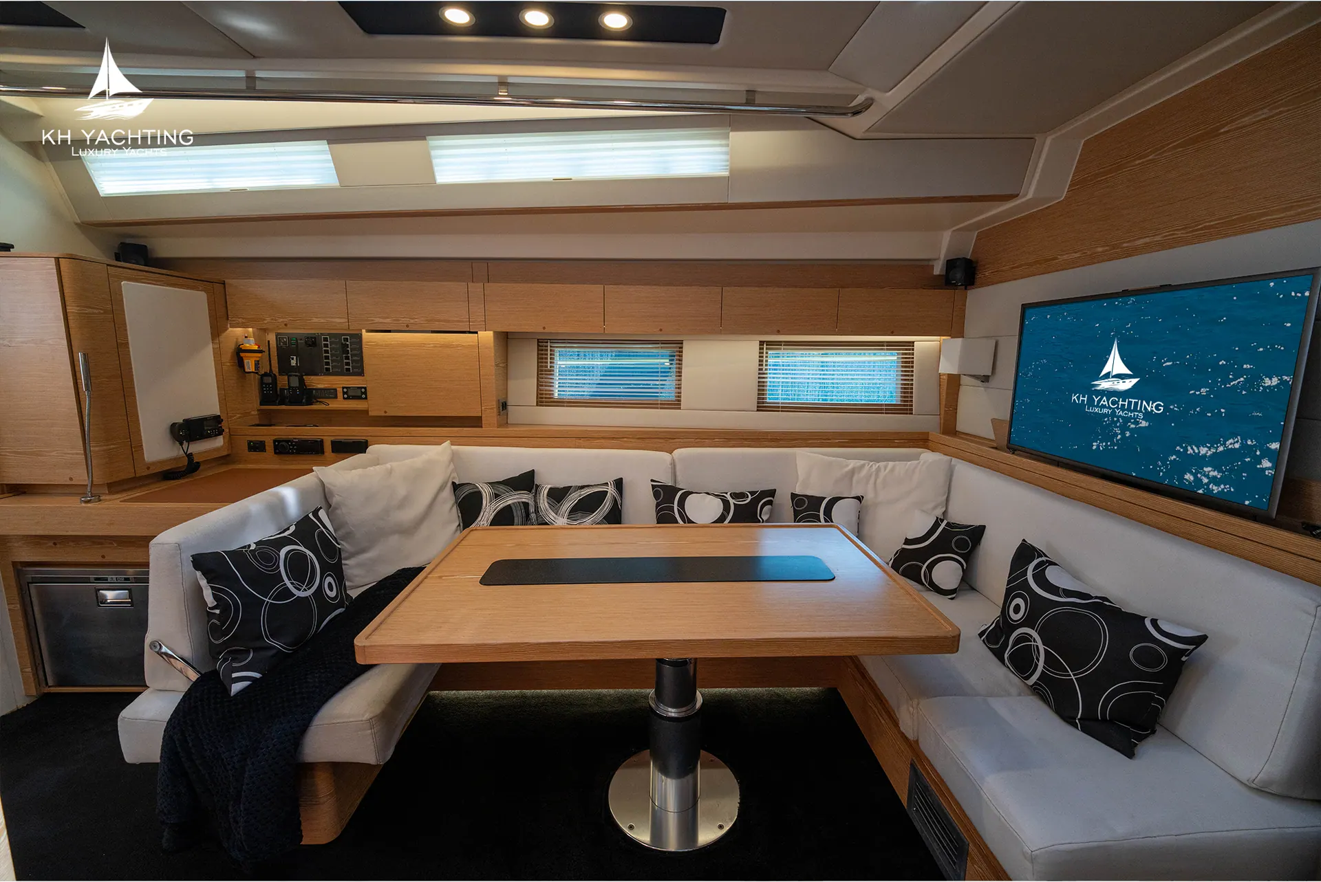 Salon wide aboard Sea Witch